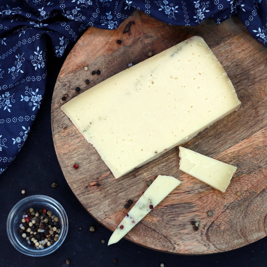 Cheesio G30 - kravský zrejúci syr s KORENÍM (cca 200 - 240 g)